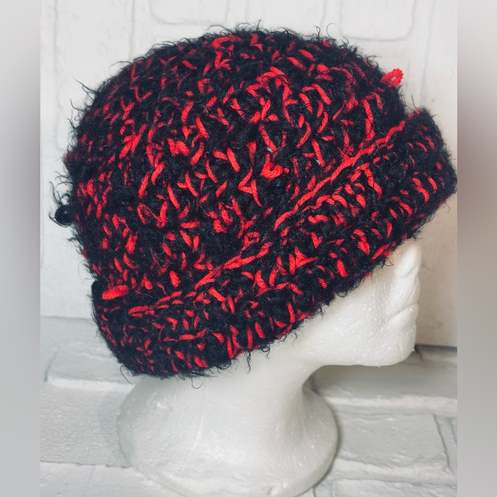 ‼️SOLD‼️Crochet two-toned distressed beanie - Picture 3 of 4